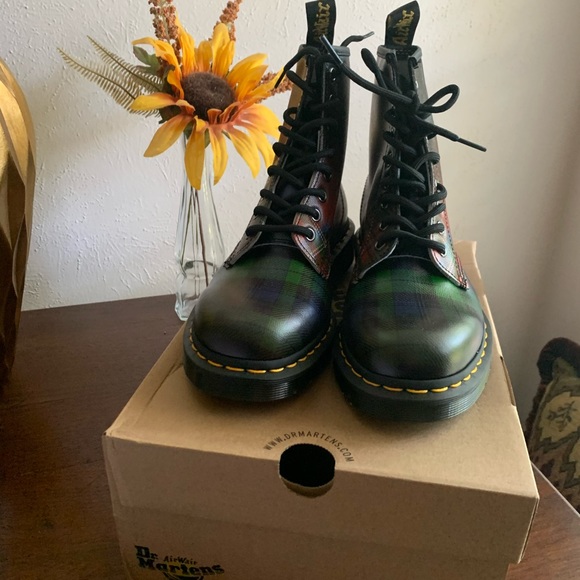 - Dr. Martens 1460 Tartan Red Stewart Plaid … - Picture 2 of 10